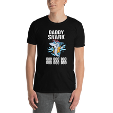 Lade das Bild in den Galerie-Viewer, Daddy Shark Doo Doo Shirt für coole Daddys