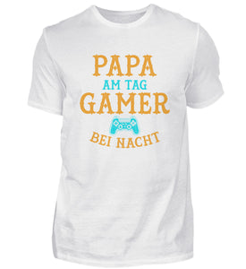 Papa am Tag Gamer bei Nacht  Shirt weiß 