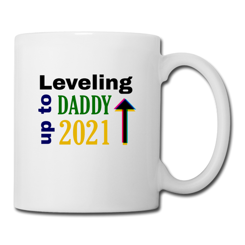 Leveling up... Daddy 2021 Tasse - Weiß